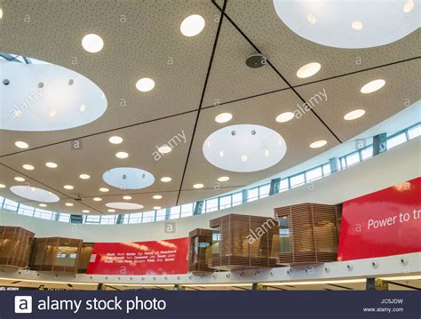 Lisbon Airport Terminal 1 Stock Photos & Lisbon Airport Terminal 1 Stock Images - Alamy