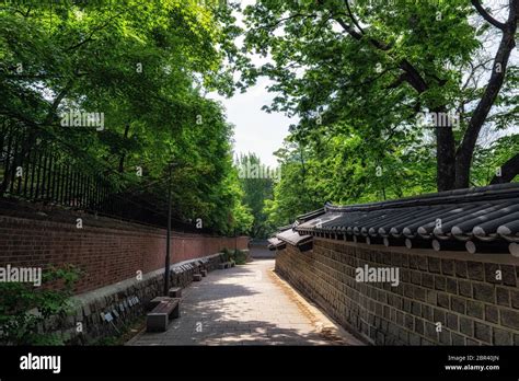 doldam road pathway surrounding deoksugung palace in seoul, south korea Stock Photo - Alamy