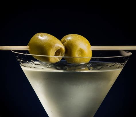 Dirty Martini recipe | Cocktails Spirits Liquors