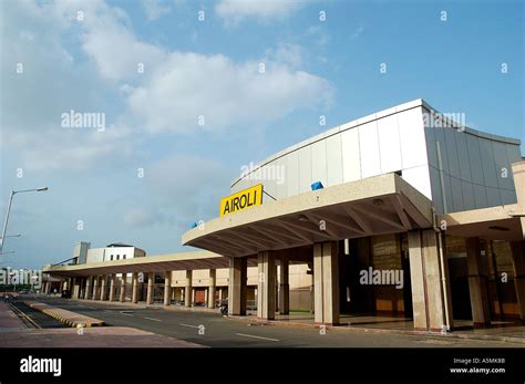 Airoli railway station hi-res stock photography and images - Alamy