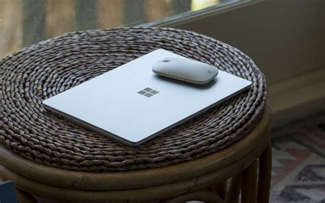 Nuovi Microsoft Surface Laptop Go, Surface Pro X, accessori | Video