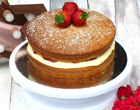 Easy Victoria Sponge Cake Recipe