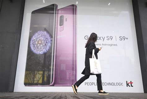 Apple and Samsung End Smartphone Patent Wars - The New York Times