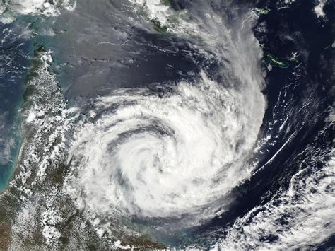 Cyclone Jasper safety guide: forecast, BOM track map & road closures | The Advertiser