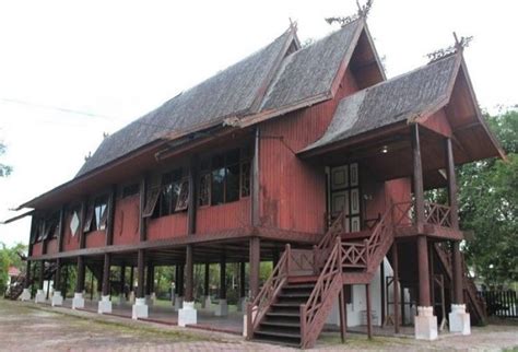 Rumah Adat Kalimantan Gambar Dan Penjelasan Lengkap