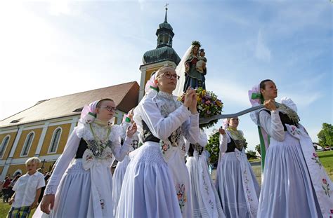 Catholics hold traditional Whit Monday ceremony in Germany | AP News