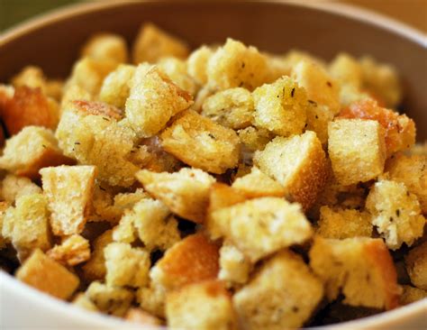 homemade garlic croutons