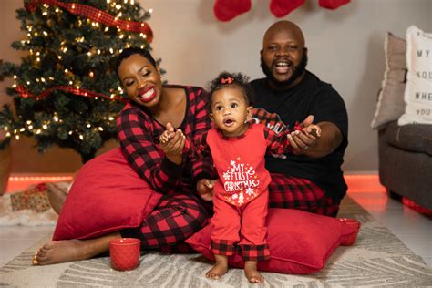 The Christmas Three: Our Family Holiday Photoshoot - Ianthia Smith Ferguson