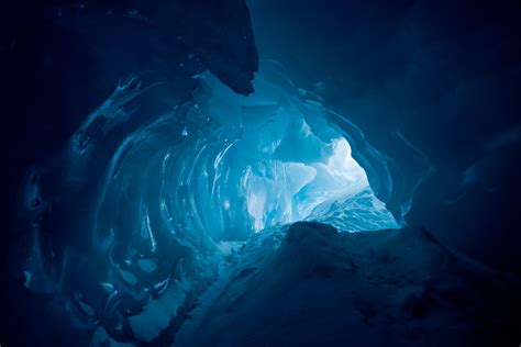 Check out this beautiful new 360 video footage of an ice cave in Alaska ...