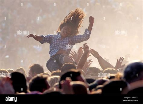 Crowd surfing hi-res stock photography and images - Alamy