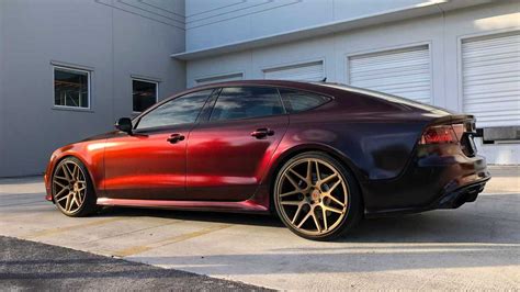 Audi RS7 with colour shifting red-to-black finish looks stunning