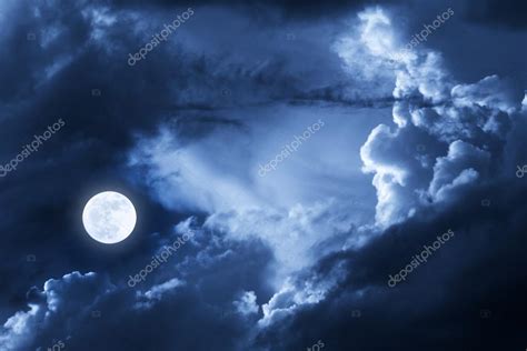 Dramatic Nighttime Clouds and Sky With Beautiful Full Blue Moon — Stock Photo © rcreitmeyer ...