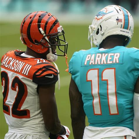 DeVante Parker, Mack Hollins Ejected After Fight During Bengals vs ...