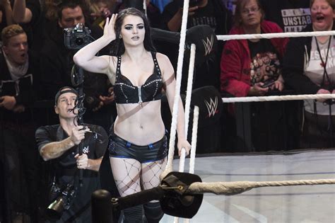 Paige Injury: Updates on WWE Star's Recovery from Neck Surgery ...