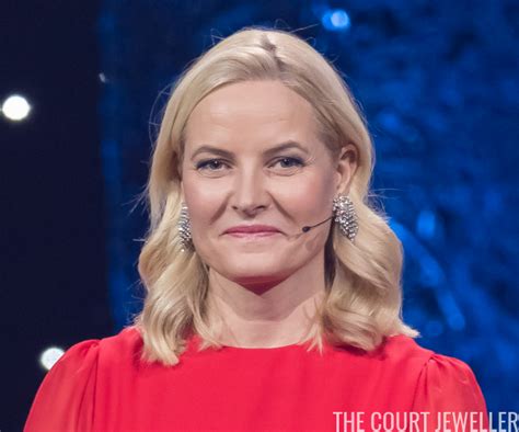 Mette-Marit Sparkles at the Sports Gala Awards | The Court Jeweller