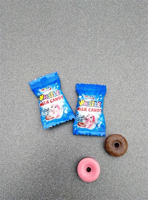 Mixed flavor Whistle candy / Milk strawberry and chocolate flavor whistle candy Individual pack