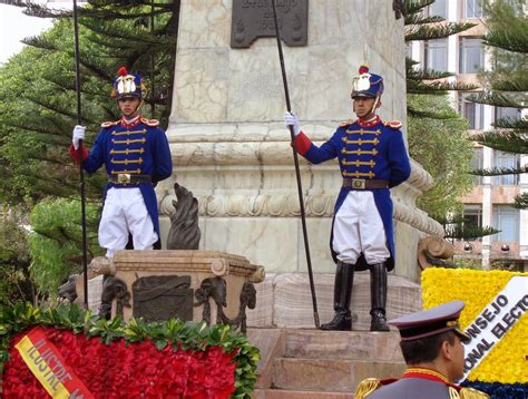 RichAndNancy: Cuenca Celebrates 194 years of Independence