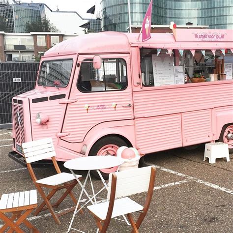 Love this pink truck at the Spek & Bonen Foodtruck Festival! #weekend #foodtruck #festival # ...