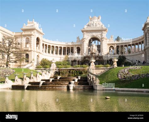 Palais Longchamp garden fountain Stock Photo - Alamy