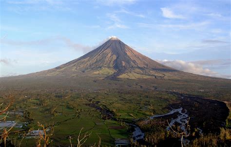 Mayon Volcano Mountain Information