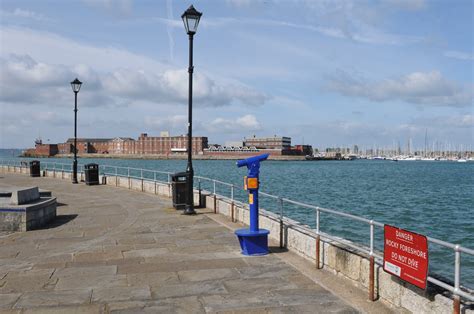 SHIPS & THE SEA - BLOGUE dos NAVIOS e do MAR: Portsmouth waterfront