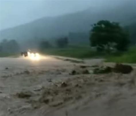 Banjir Bandang Terjang Jalan Trans Sulawesi di Desa Blongko Minsel