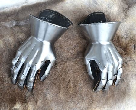 Medieval Hourglass Finger Gauntlets - wulflund.com