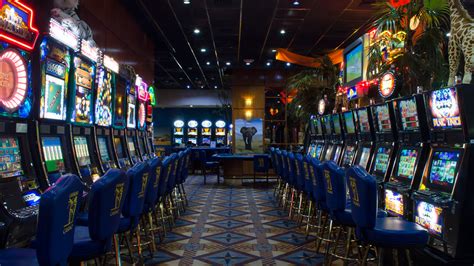 Hours of entertainment at Casablanca Casino - Turks and Caicos Island Guide