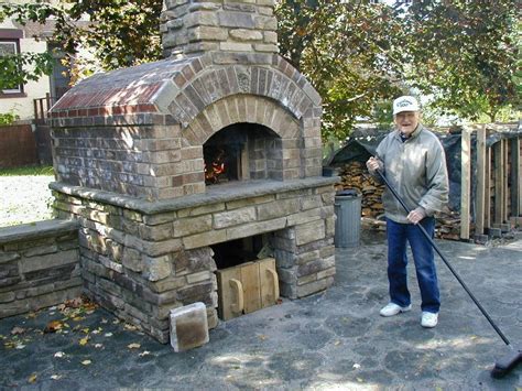 what a lovely bread/pizza oven | Brick oven outdoor, Pizza oven outdoor, Outdoor fireplace pizza ...