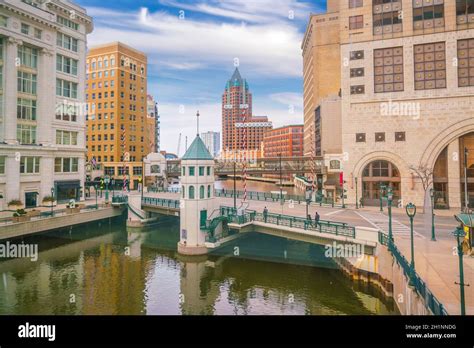 Milwaukee city downtown skyline cityscape of USA Stock Photo - Alamy