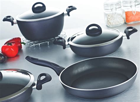 Ceramic vs. Teflon Cookware: Which is the King of Nonstick Cookware?