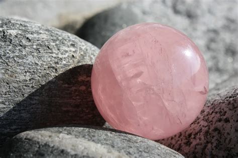 How to Tell if Rose Quartz is Real or Fake in 6 Easy Ways - Neocrystals ...