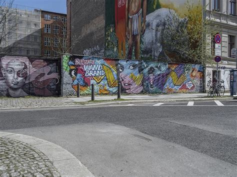 Berlin's Urban Art: Graffiti on a Facade - HDRi Maps and Backplates