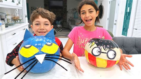 Heidi and Zack decorating a Halloween pumpkin for school - YouTube