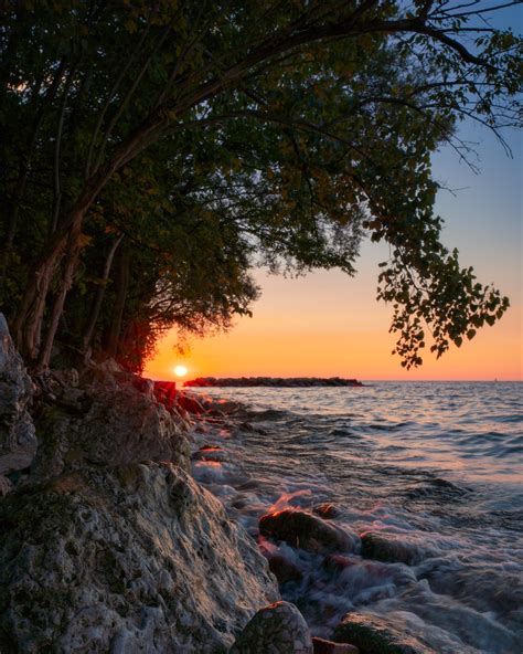 Lake Erie Sunset. Cleveland, OH. [OC] [2438 x 3048] : r/EarthPorn