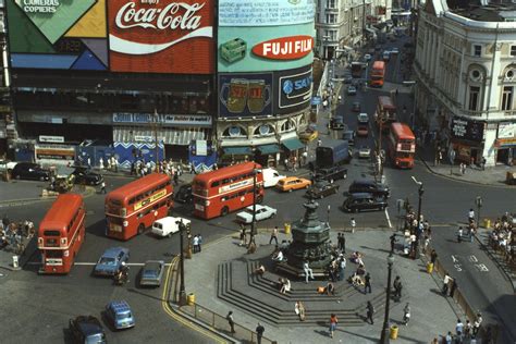 Fascinating images give unique glimpse of a bygone era of London life in the 1970s | London ...