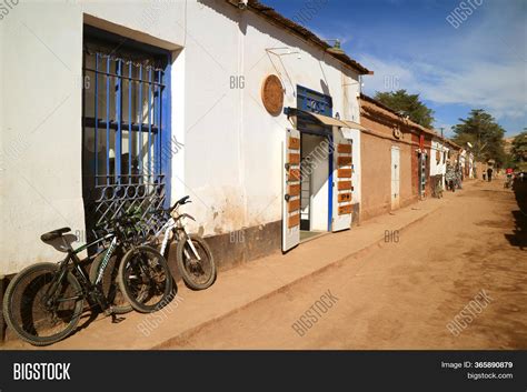 Charming Dusty Street Image & Photo (Free Trial) | Bigstock