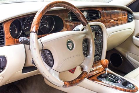 jaguar-xj8-supercharged-interior