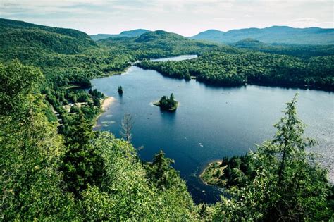 Premium Photo | Mont tremblant national park