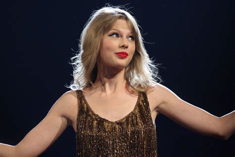 Taylor Swift’s Social Media Posts Are Mysterious — and Incredibly Strategic