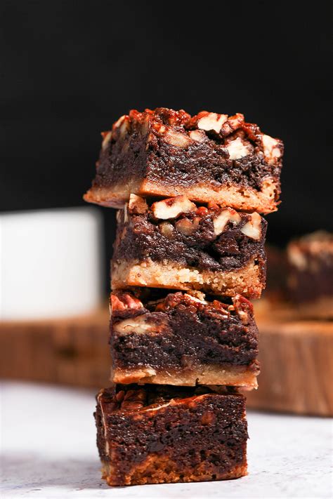 Chocolate Pecan Pie Bars Recipe - Tartistry.com Desserts