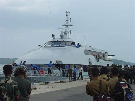 File:Sri Lanka Navy troop transport catamaran.JPG - Wikipedia