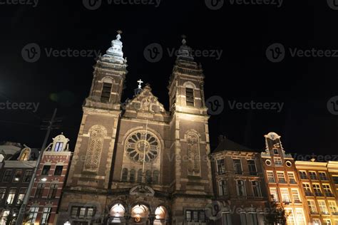 amsterdam canal at night view 20225327 Stock Photo at Vecteezy