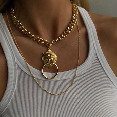 Gold chunky necklace in 2020 | Chunky gold necklaces, Chain necklace outfit, Fashion necklace