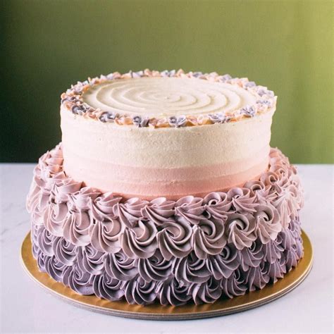 Cakes :: Vanilla Cake Decoration