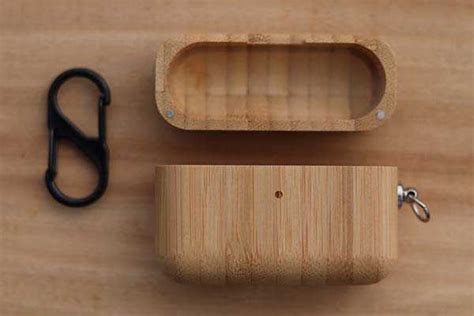 Handmade Personalized Wooden AirPods Pro Case with Carabiner | Gadgetsin