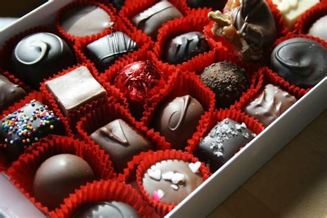 Valentine’s Day chocolates-wallpapers (With images) | Valentine gifts for girlfriend, Happy ...