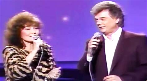 Rare Footage Of Conway Twitty & Loretta Lynn Singing ‘Making Believe ...