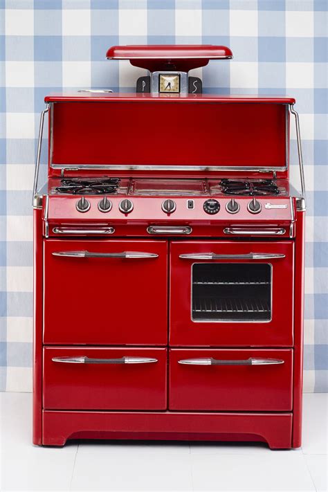 10 Antique Stoves Every Collector Should Know About | Antique stove, Vintage stoves, Retro ...