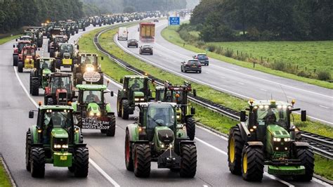 Netherlands farmer strike: Tractor protest sparks Dutch traffic jam ...